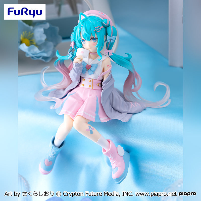 Noodle Stopper Hatsune Miku Figure (Koisuru Sailor Fuku – Gray Ver.)